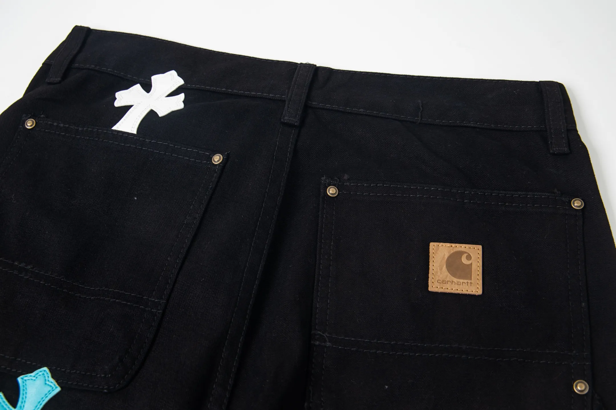 P260 Chrome Hearts co-branded Carhartt zipper leather jeans, priced at 16W+, patchwork cross pattern embellishment, high-waisted washed jeans! ! Absolutely high-end luxury products, 8W+ level god-level single products, super popular products, made with top heavy industry, a magic weapon that cannot be missed. About Kroxin This is an extremely luxurious fashion brand, which can also be called the nobles of the high street. It has always been an exclusive brand for some hipsters or the rich second generation. Compared with ordinary high streets, it is more luxurious and noble. Compared with luxury brands, it has a more fashionable personality and has always been a brand that I have a special liking for. Style number: 1772# Size: 28 30 32 34 36